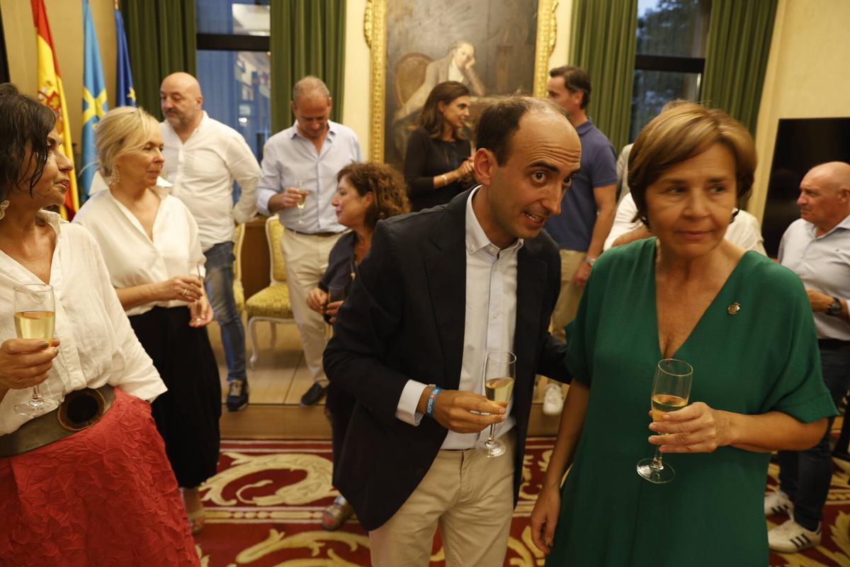 El pregón de Antón Meana para abrir la Semana Grande de Gijón, en imágenes El pregón de Antón Meana para abrir la Semana Grande de Gijón, en imágenes