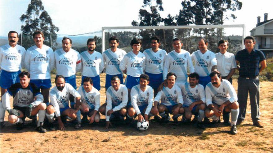Plantilla del equipo recién creado, en 1977.