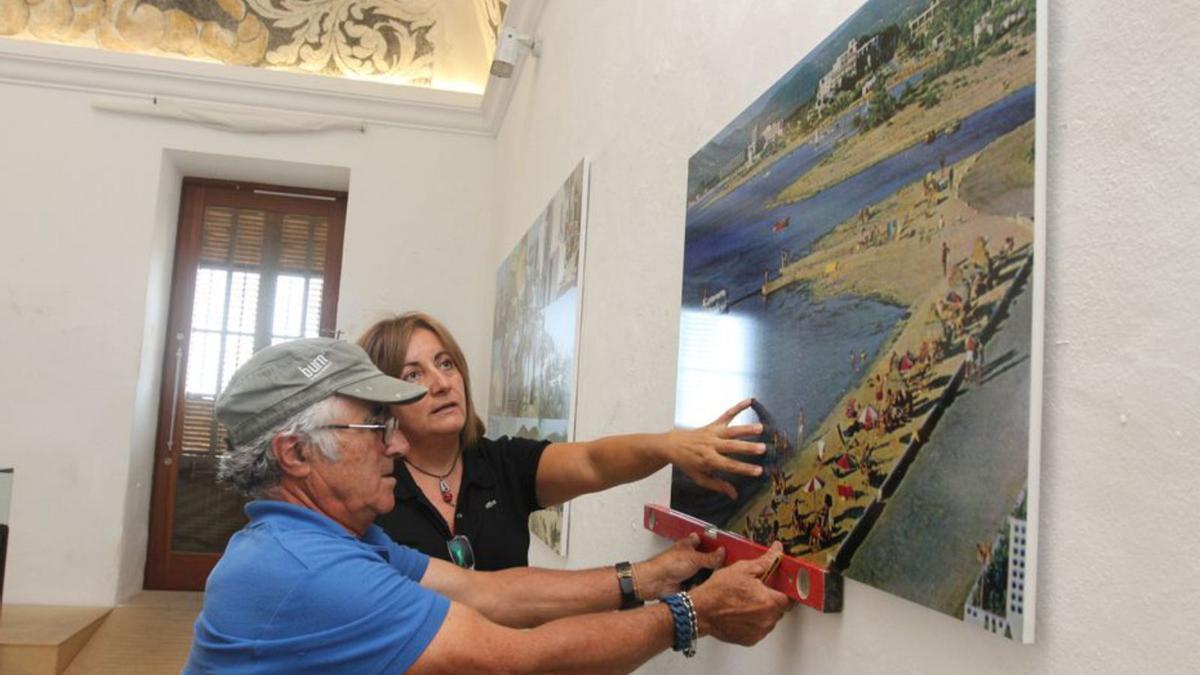 Tur, preparando la exposición del 25 aniversario. | J. A. RIERA