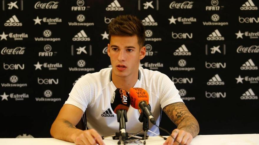 Santi Mina comparece en rueda de prensa en Venlo (Holanda)