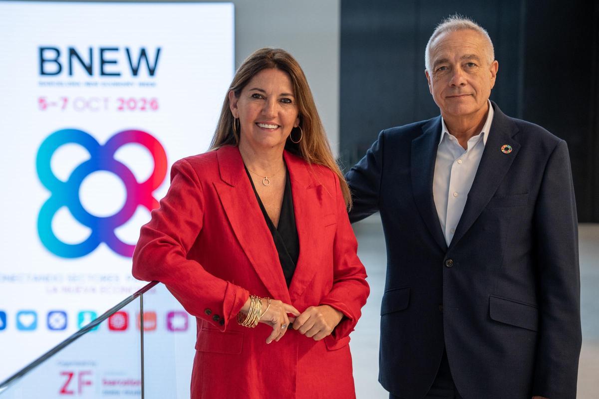 Blanca Sorigué, directora general del Consorci de la Zona Franca de Barcelona (CZFB), y Pere Navarro, presidente ejecutivo del CZFB