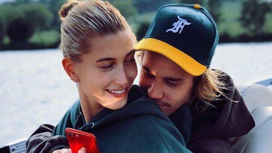 Hailey Baldwin defiende a Justin Bieber de los que le critican por su enfermedad