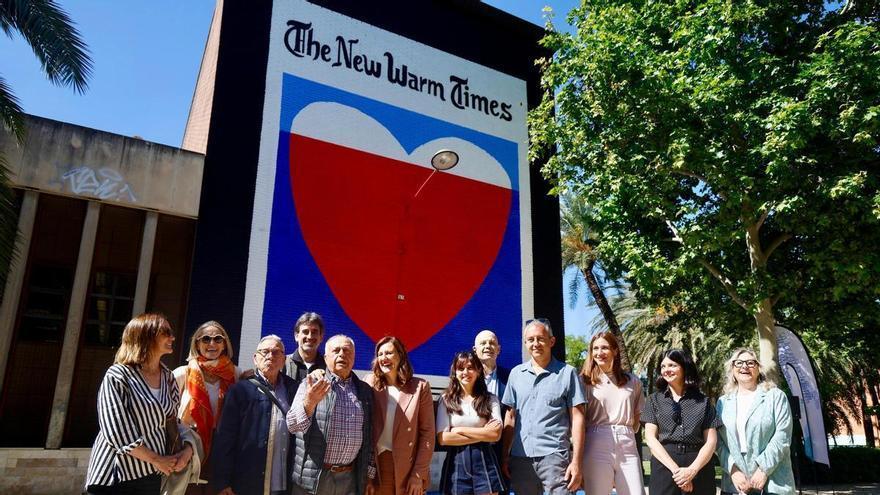 El dúo Cachetejack plasma 'El latido del océano' en un mural gigante en la Hemeroteca Municipal de València