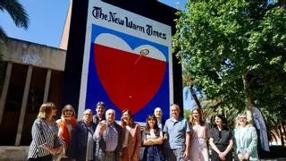 El dúo Cachetejack plasma 'El latido del océano' en un mural gigante en la Hemeroteca Municipal de València