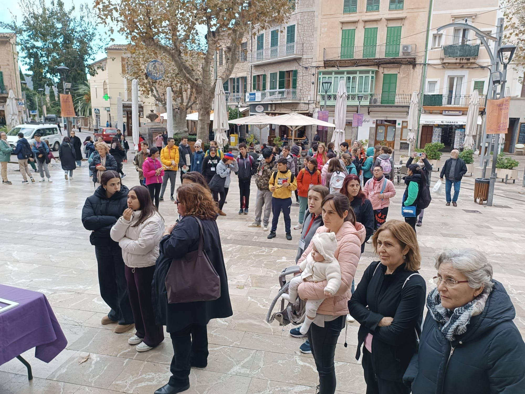 Lectura del manifiesto en el ayuntamiento de Sóller.