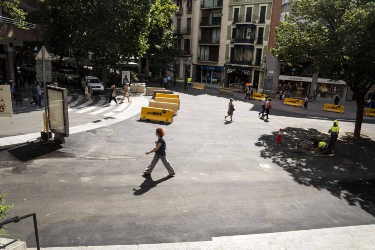Vista de la plaça en obres