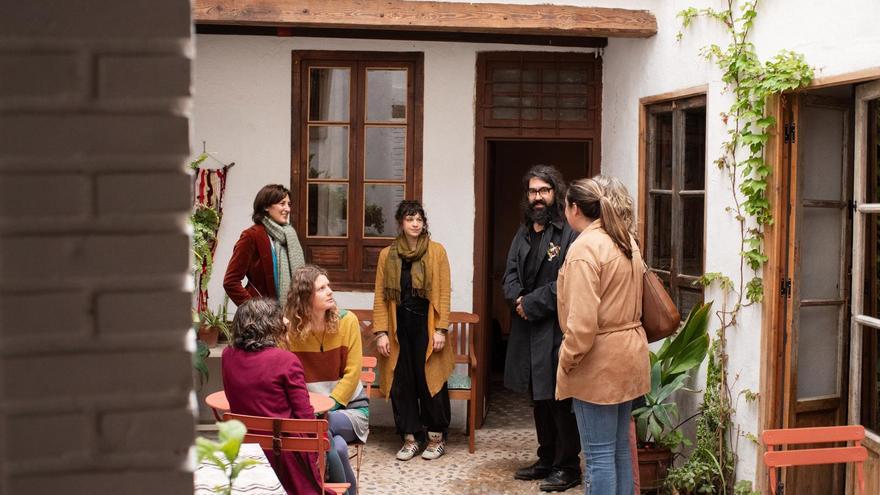 Esta casa con una decoración interior dedicada a la literatura y al arte es  una joya