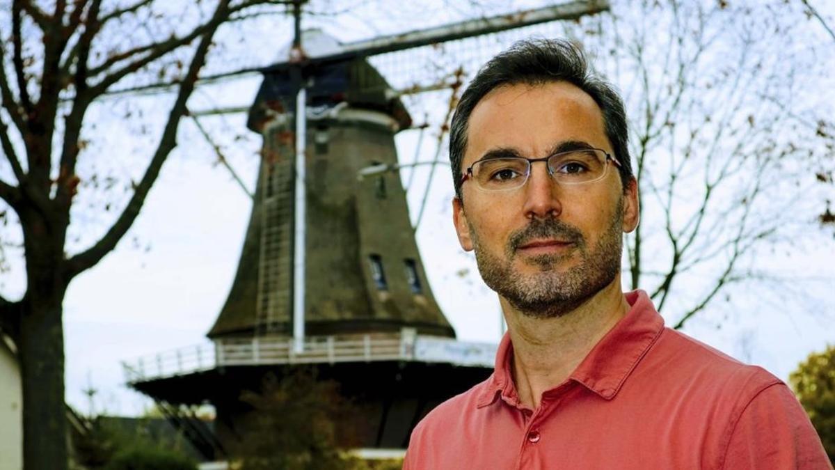 El químico, inesvstigador y profesor Daniel Blanco, que acaba de ser nombrado como el mejor docente de Química de Holanda.