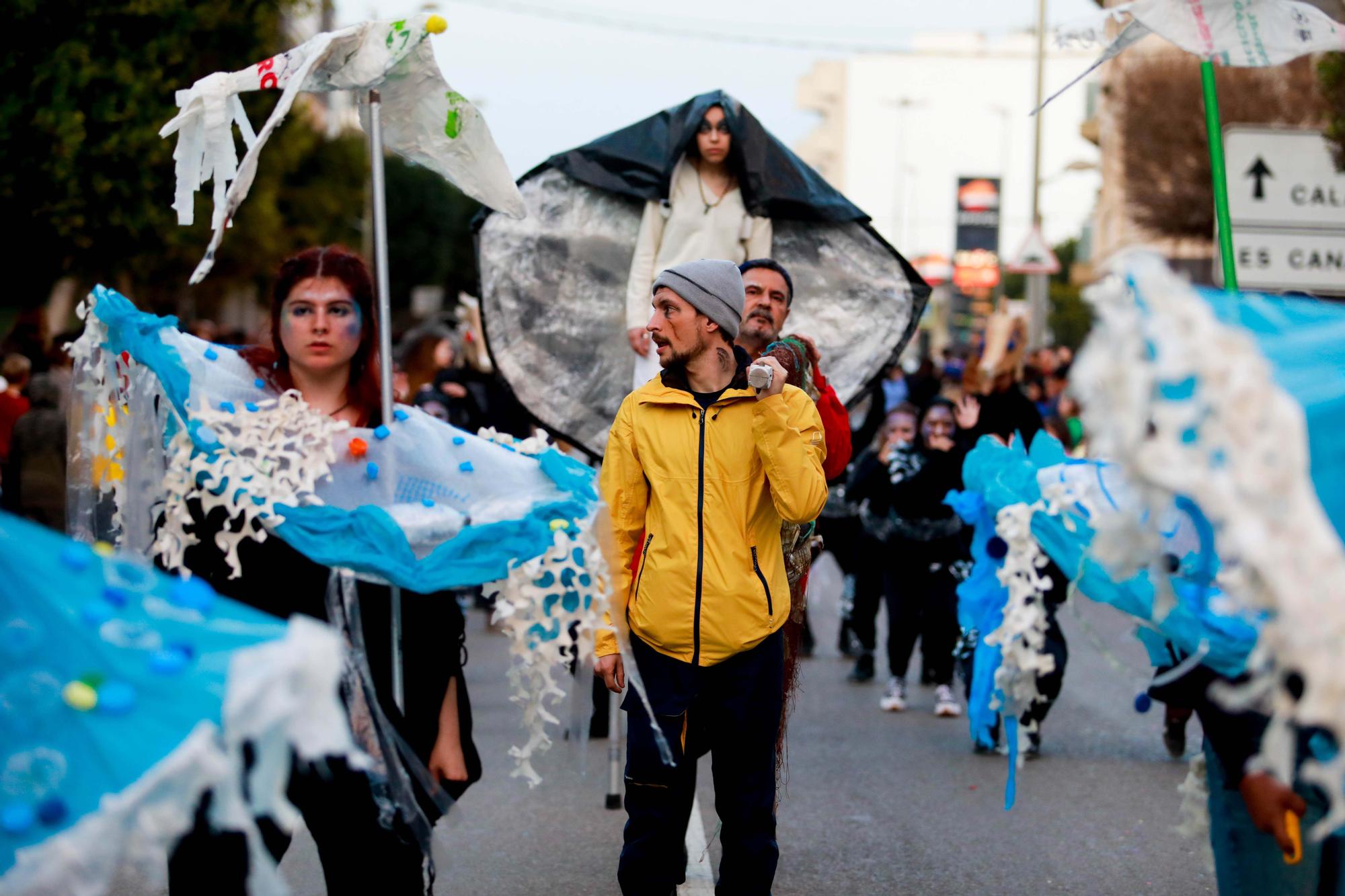 Todas las imágenes de la rúa de carnaval 2023 en Santa Eulària