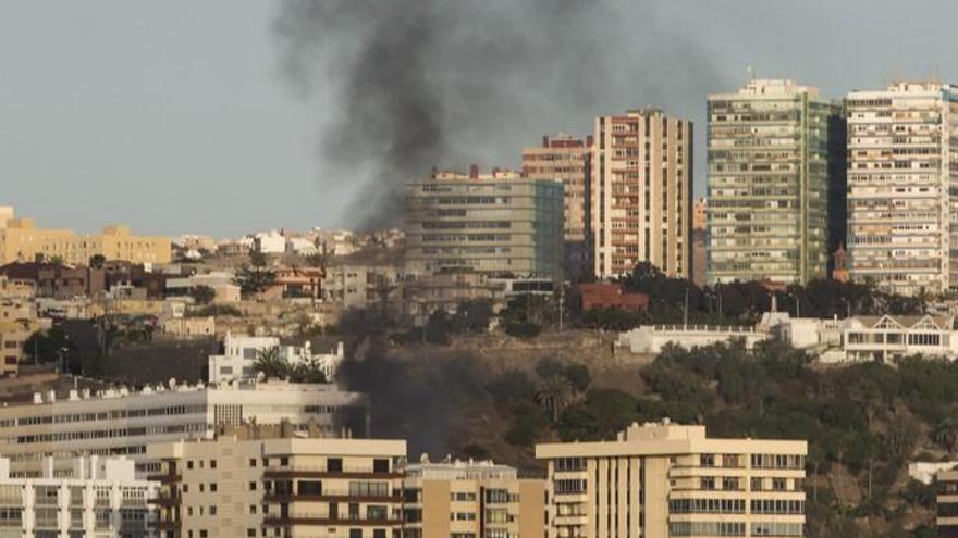 Incendio en una vivienda de la Avenida Juan XXIII