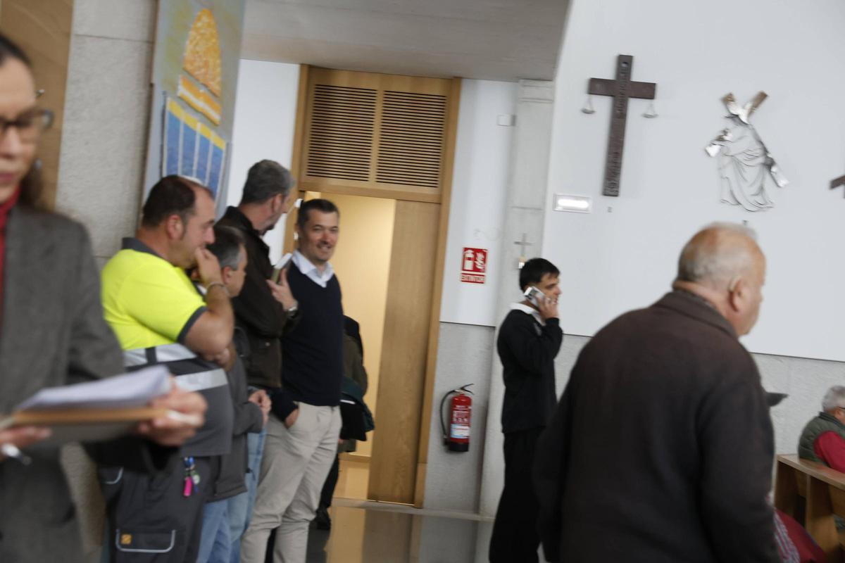La asamblea vecinal por el conflicto del edificio La Estrella de Gijón, en imágenes La asamblea vecinal por el conflicto del edificio La Estrella de Gijón, en imágenes
