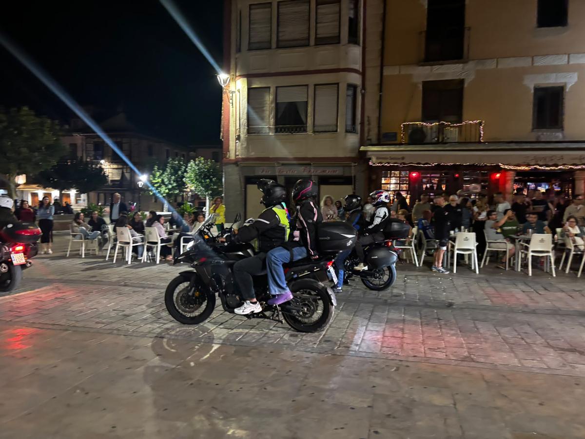 Toro se rinde al motor: emotivo desfile de antorchas y homenaje en la Plaza Mayor