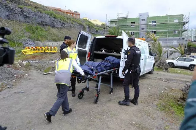 Hallan un cadáver enterrado en un solar en Telde