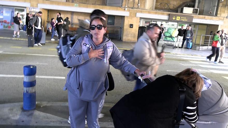 Anabel Pantoja se enfrenta a la prensa tras aterrizar en Sevilla con su hija Alma