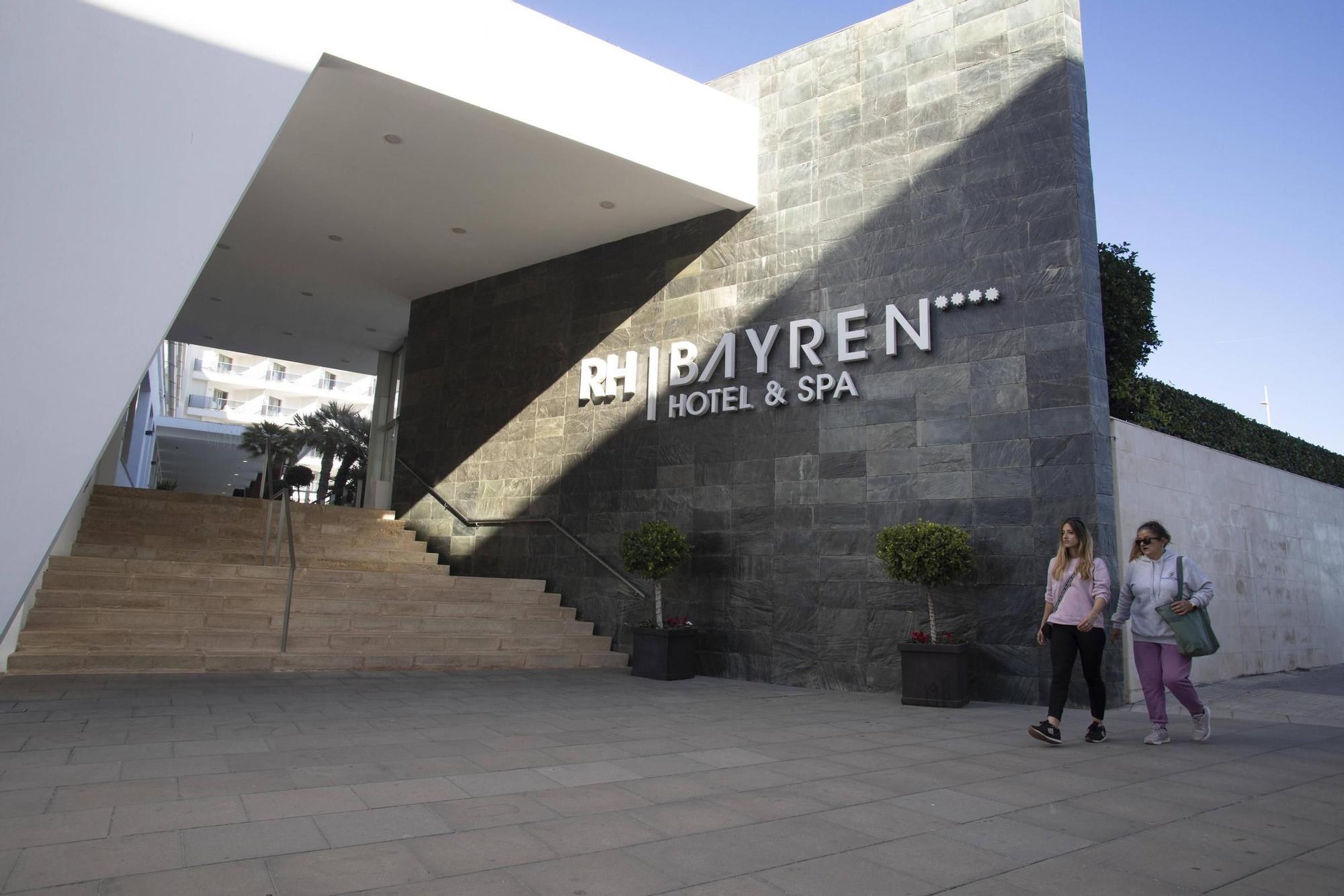 Hoteles abiertos y cerrados en la playa de Gandia