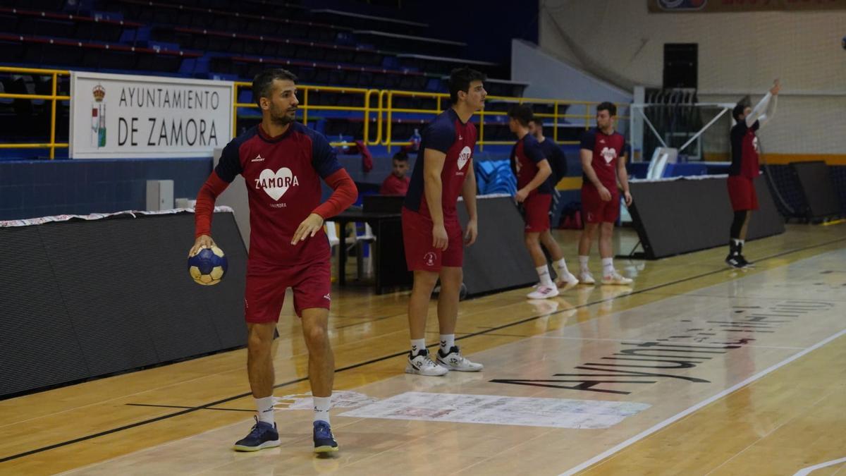 Imagen del entrenamiento de hoy del BM Zamora Enamora.