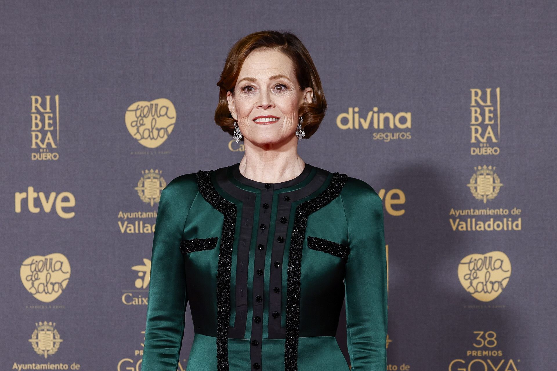 Sigourney Weaver en la alfombra roja de los Premios Goya 2024