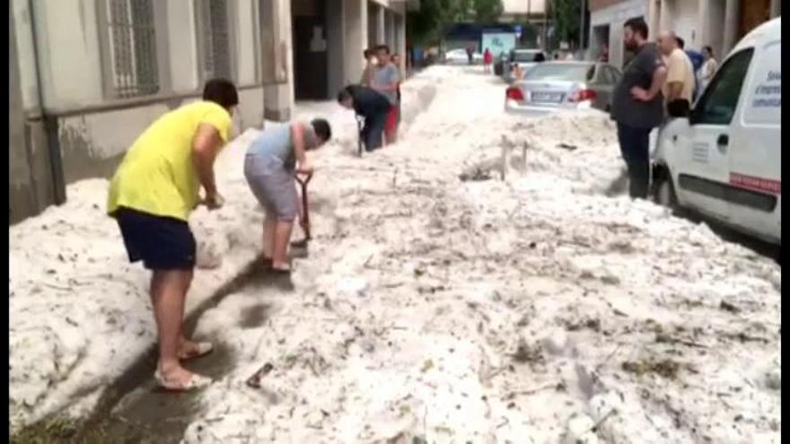 Una intensa tormenta de granizo inunda Gerona