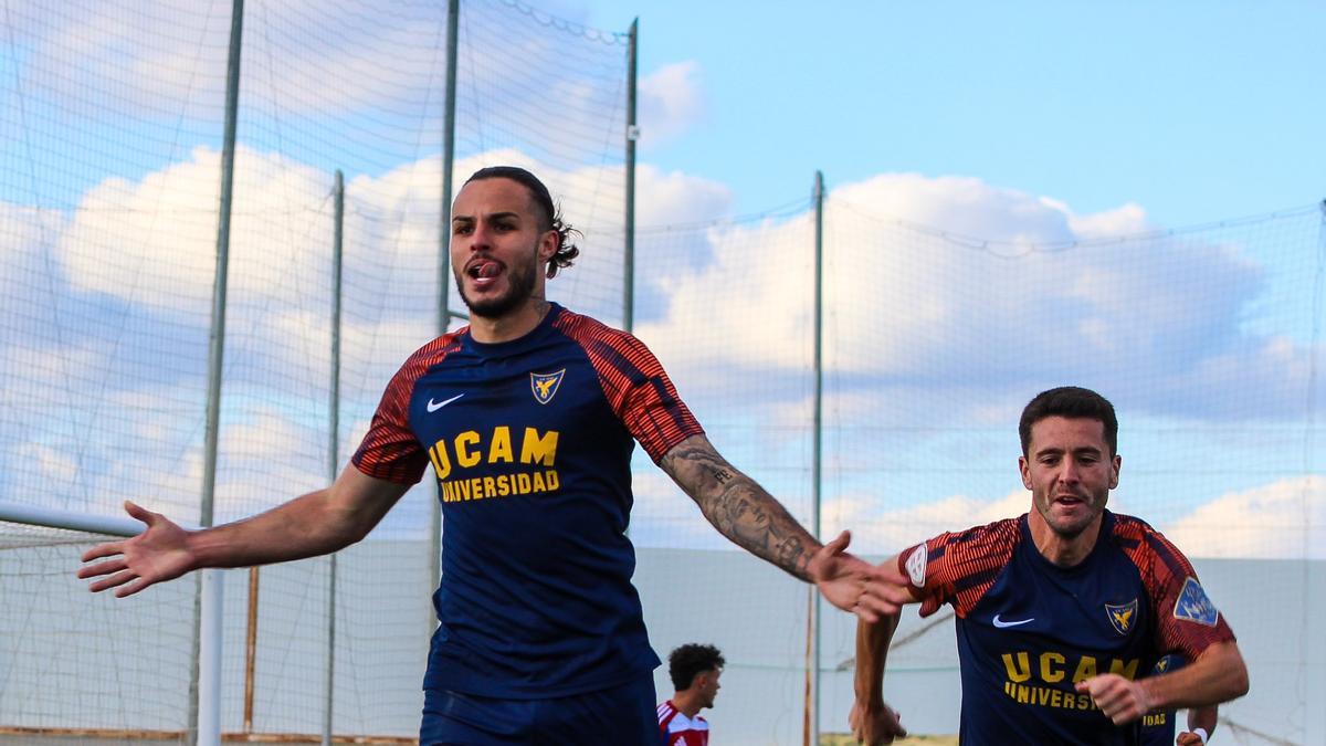 Del Campo celebra el gol de la victoria del UCAM Murcia