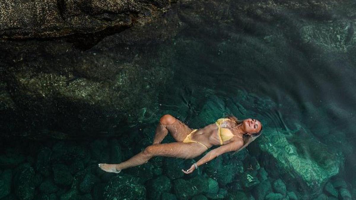 Esta piscina natural de agua helada está muy cerca de Alicante.