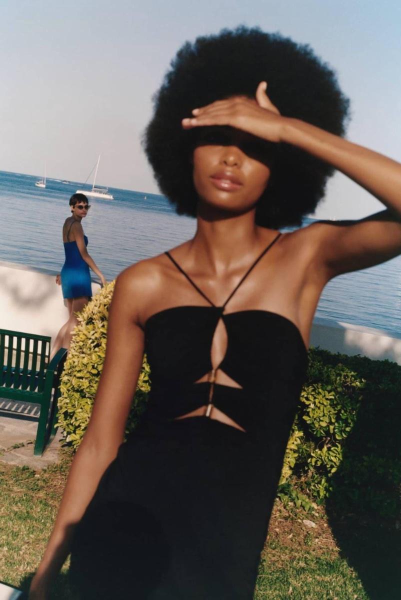 Vestido cut out negro de Zara