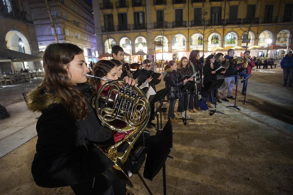 Les fotos de l'espectacle multisensorial "Cage Reload" a la plaça Independència de Girona