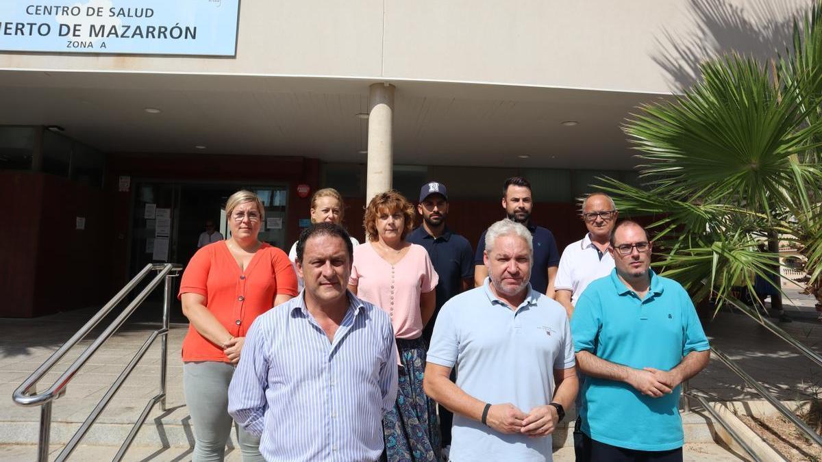 Rueda de prensa a las puertas del centro de salud