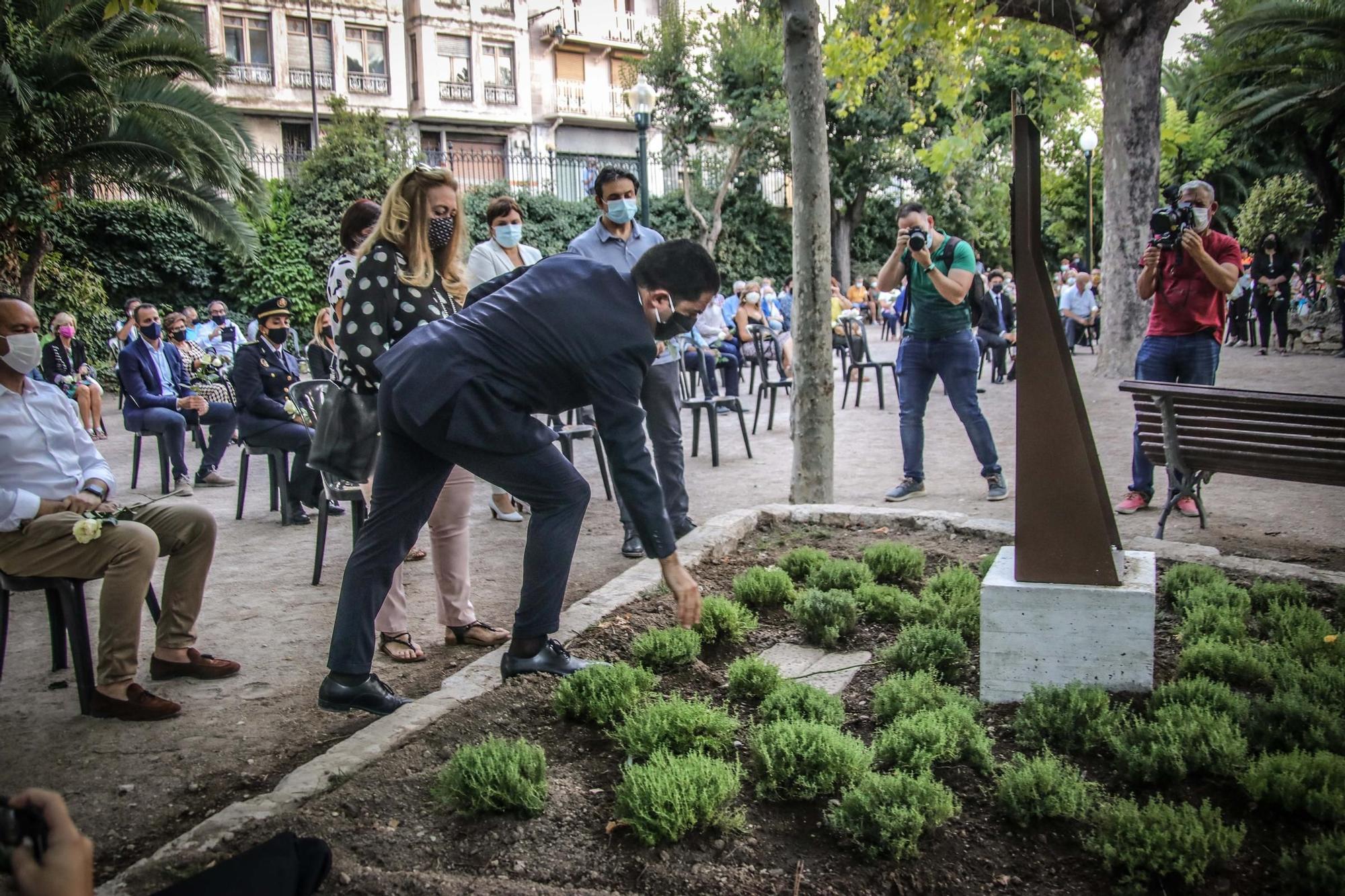 Alcoy homenajea a los 81 fallecidos a causa de la Covid 19