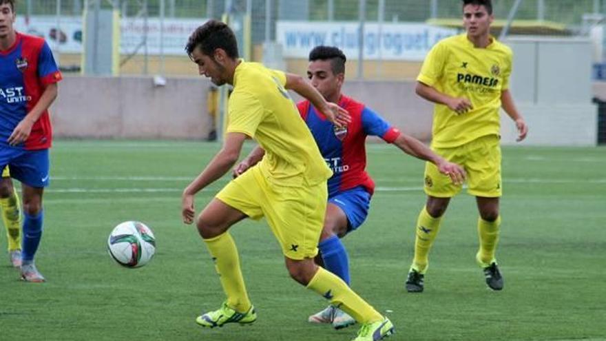 El bravo mediocentro asturiano Pablo Álvarez saltó al terreno de juego en el descanso.