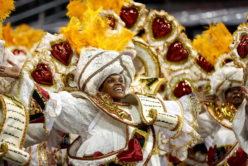 Arranca el Carnaval en Brasil al ritmo de samba.