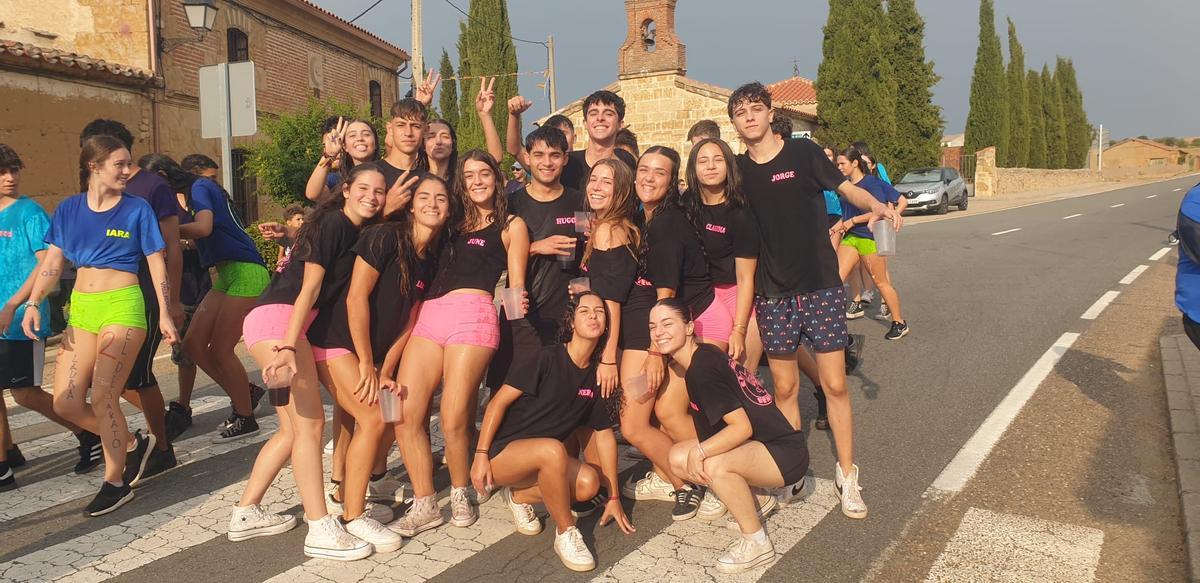 GALERÍA | Las peñas, el motor de las fiestas de Venialbo