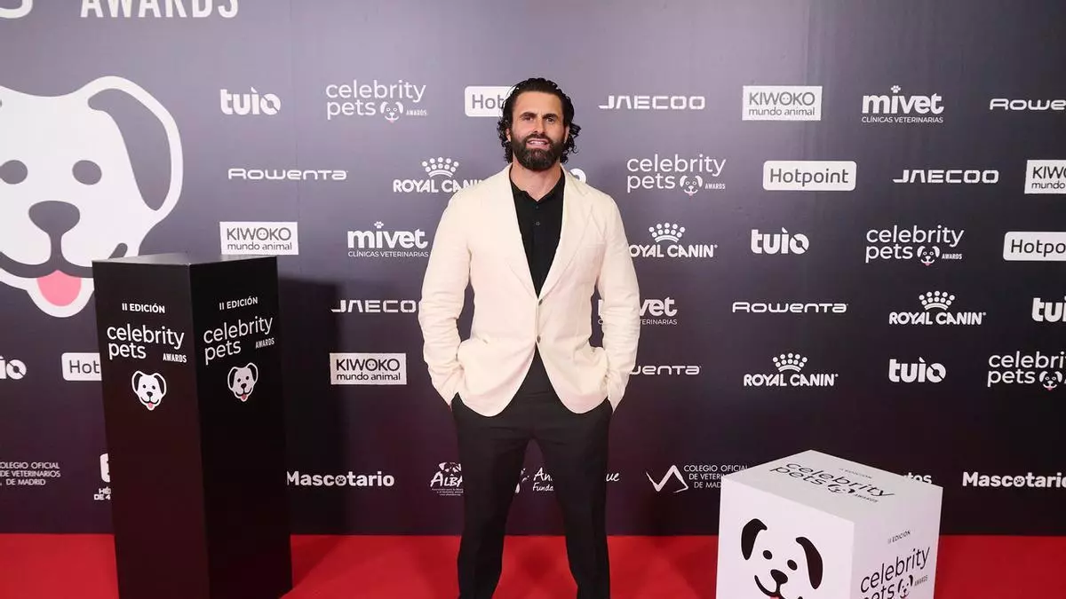 El exmariscador arousano Javier Otero, el popular @anubis.dimitri en Instagram, triunfa en los Celebrity Pets Awards con su labor de divulgación animal
