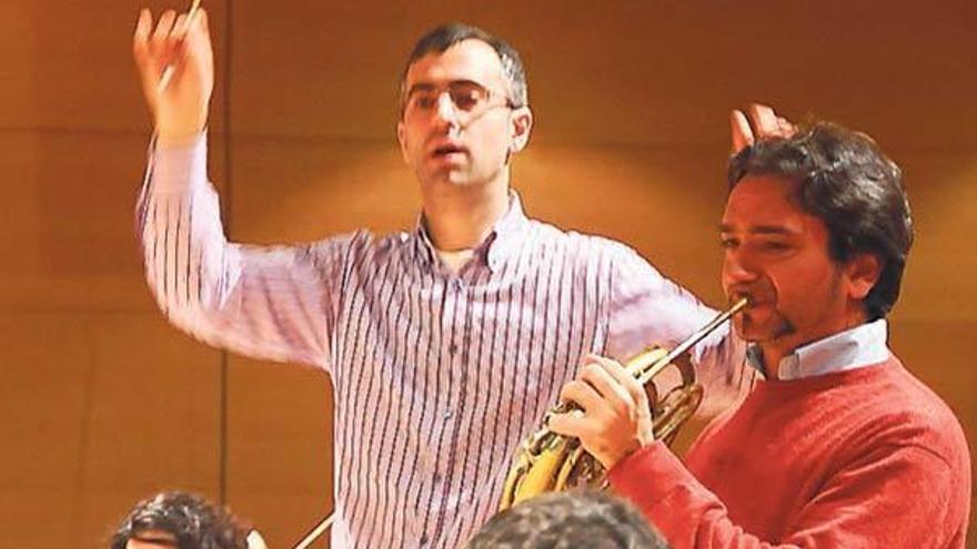 Alessio Allegrini ayer durante un ensayo en Cangas.  // Gonzalo Núñez