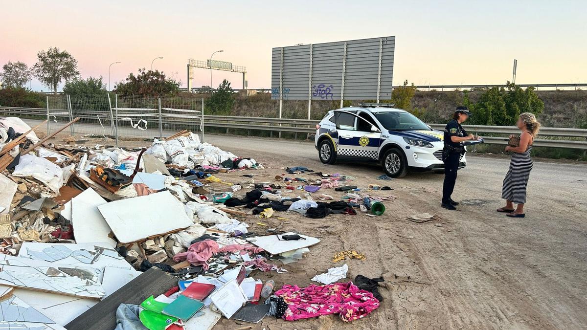 La policía acude a un vertedero vigilado por drones