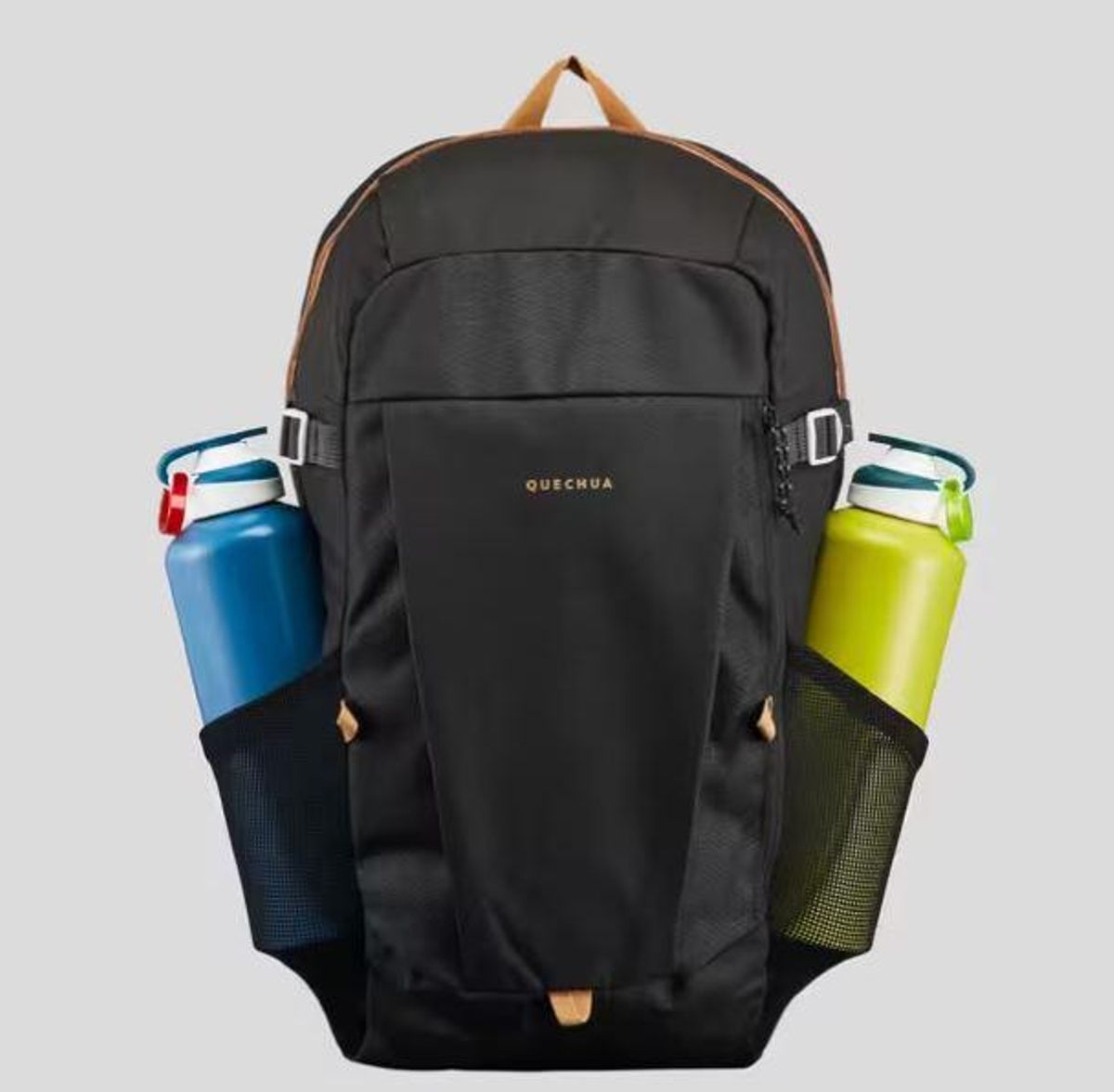 Decathlon arrasa vendiendo la mochila ideal como maleta de mano que cuesta menos de 10 euros