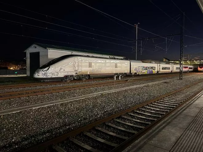 El «hermano pequeño» de los trenes Avril llega a Galicia
