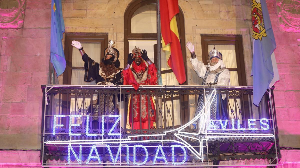 Los Reyes Magos en el balcón del Ayuntamiento, el año pasado