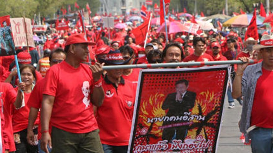 Los "camisas rojas" dan 24 horas al Gobierno tailandés - Levante-EMV