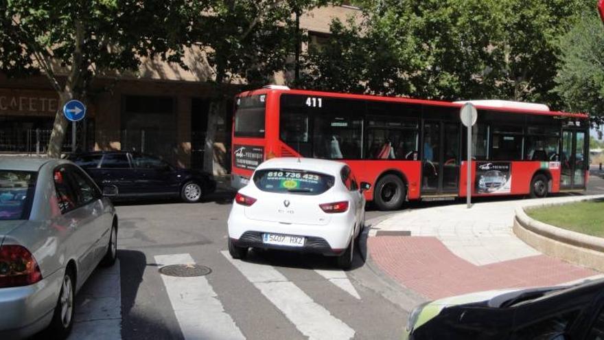 Los vecinos piden que se cambie la parada final del 50