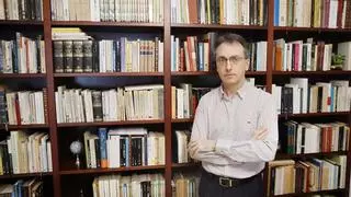 Jesús G. Maestro, catedrático: "La felicidad consiste en vivir sin echarla de menos, es un invento del mercado"