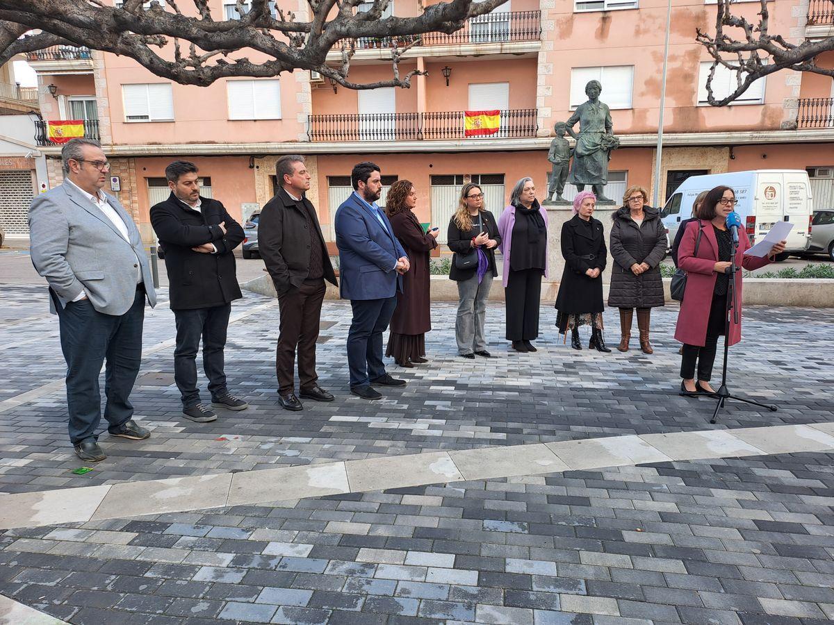 La concejala Gemma Carratalá lee el manifiesto del 8M.
