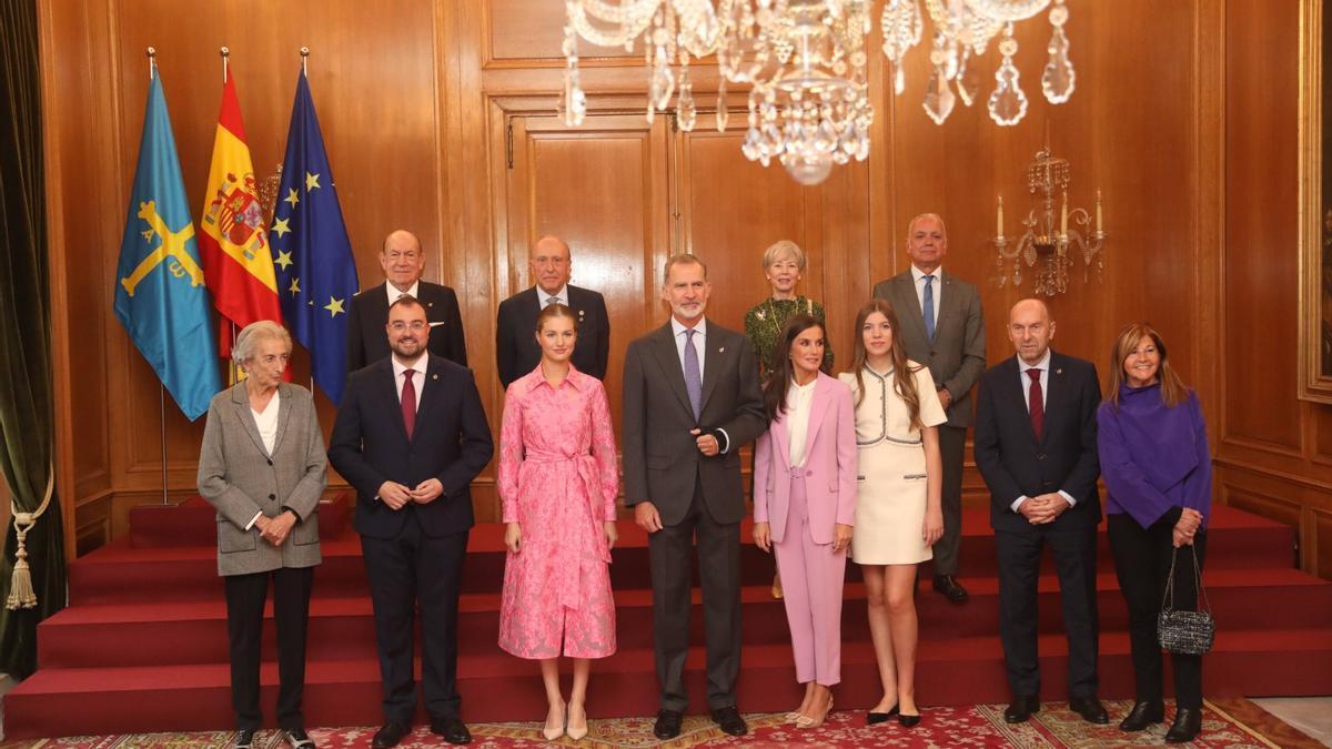 La Familia Real recibe a las medallas de Asturias, hijos Predilectos e hijo adoptivo 2023: &quot;Hemos hablado del papel de la mujer en la sociedad actual&quot;.