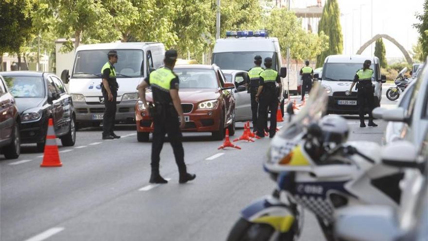 Multa de 2.600 € y retirada de carnet por circular ebrio y pegar a policías