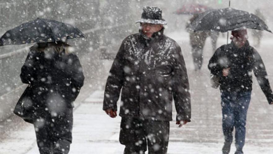 España mantiene la alerta por el frío y la nieve