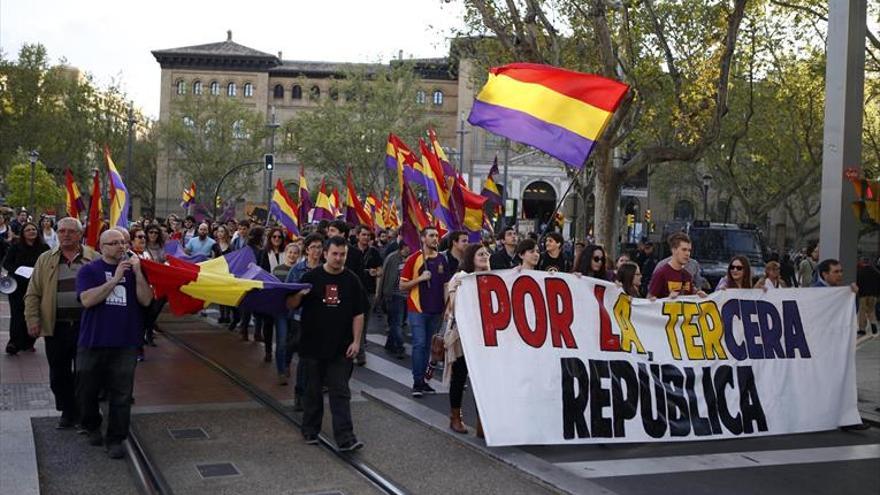 Numerosos pueblos de Aragón rinden homenaje a la República