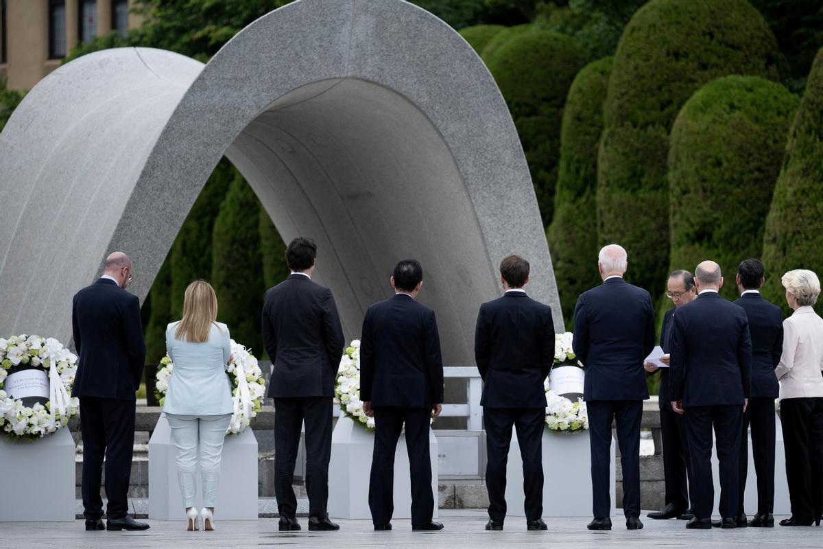 Los líderes del G7 visitan el Memorial Park para las víctimas de la bomba atómica en Hiroshima, entre protestas