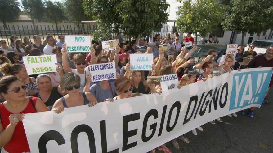 El Pleno exige a la Junta que agilice la obra del colegio Azahara de Villarrubia