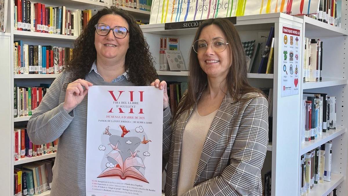 La bibliotecaria Mª Josep Gramage junto a la concejal de Cultura de Agullent Maria Herrero