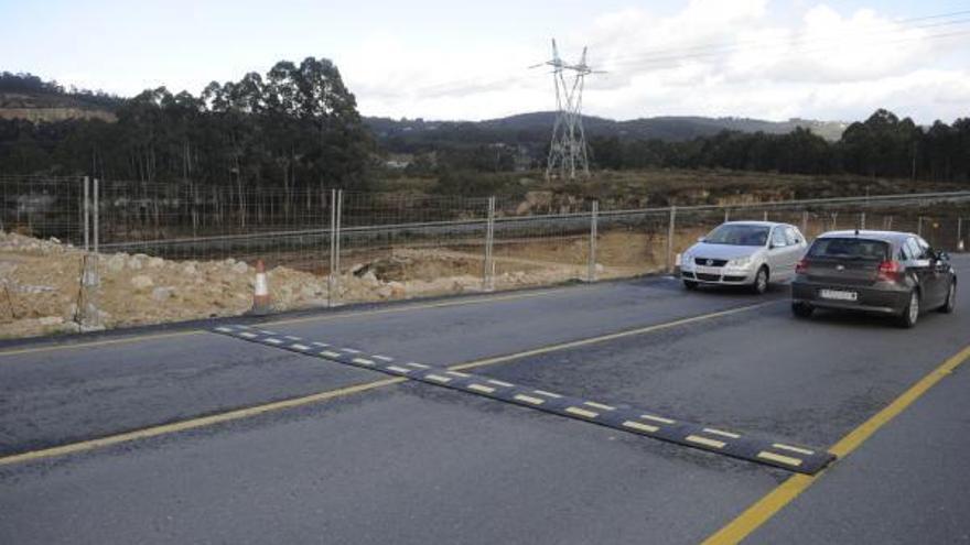 Carretera que atraviesa el polígono de Morás.