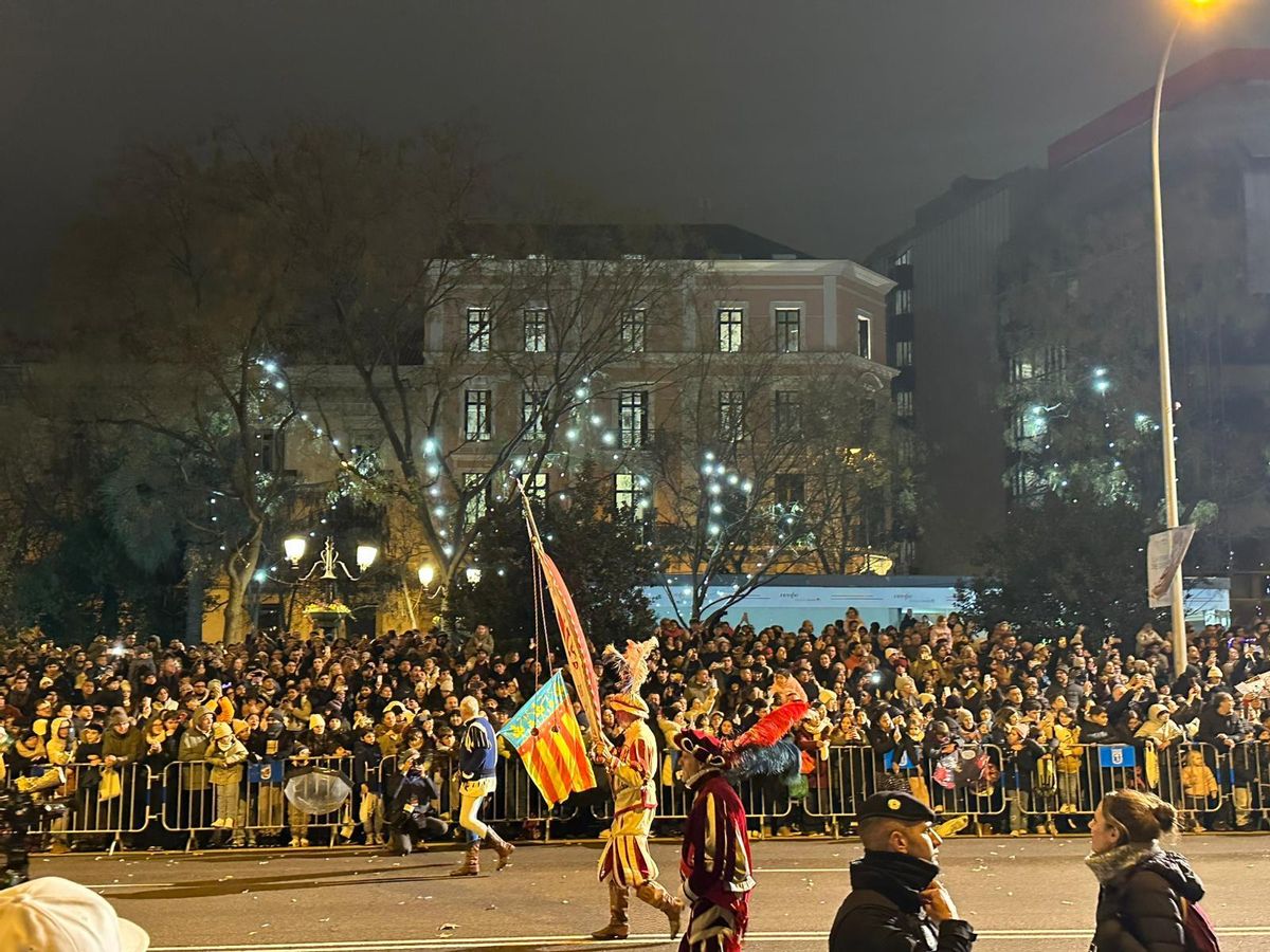Los templarios izan la bandera de la Comunidad Valenciana en homenaje a las víctimas de la DANA